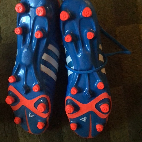 Soccer shoes - Picture 2 of 4